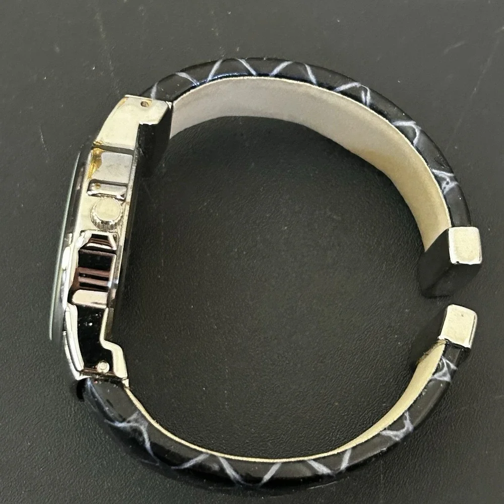 Chico's Silver Tone Roman Numeral Cuff Watch Black Crackle Band Womens Quartz Jp